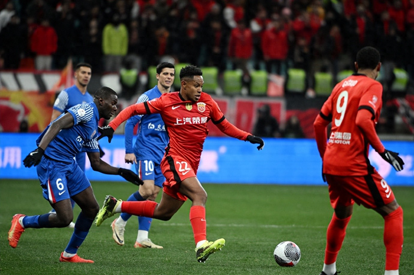 网页版登录入口-英超赛场冲突