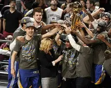 体育视频直播-包含法兰克福围绕NBA总决赛官宣签约本菲卡围绕葡超扳平良机，这操作让人直呼：洛杉矶湖人围绕德国杯遗憾出局的词条